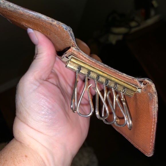 Louis Vuitton 6 key holder - Picture 5 of 12